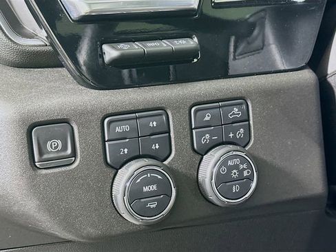 Used 2025 Chevrolet Silverado 2500 High Country w/ Technology Package image 11