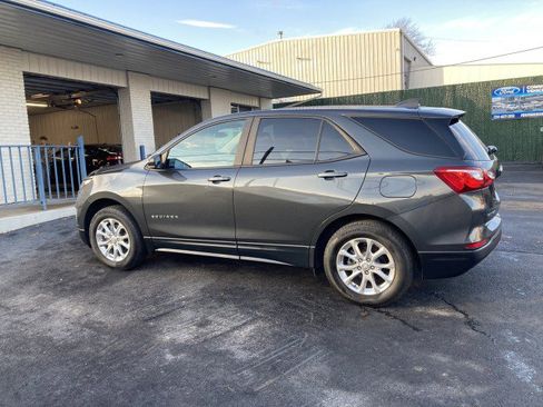 Used 2020 Chevrolet Equinox LS w/ LS Convenience Package image 4
