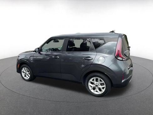 Used 2025 Kia Soul LX w/ LX Technology Package FWD image 10