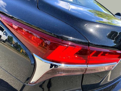 Used 2018 Lexus LS 500 AWD w/ Interior Upgrade Package image 29