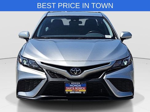 Used 2023 Toyota Camry SE FWD image 2