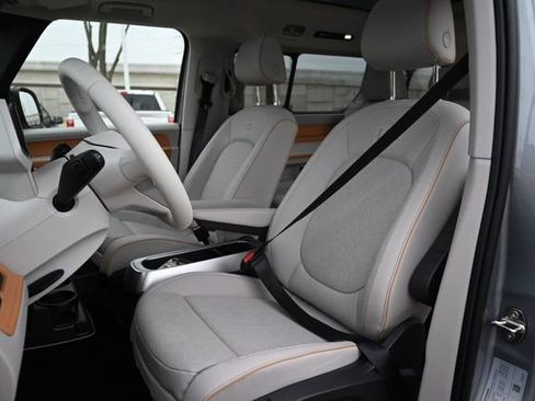 New 2025 Volkswagen ID. Buzz 1st Edition RWD image 18