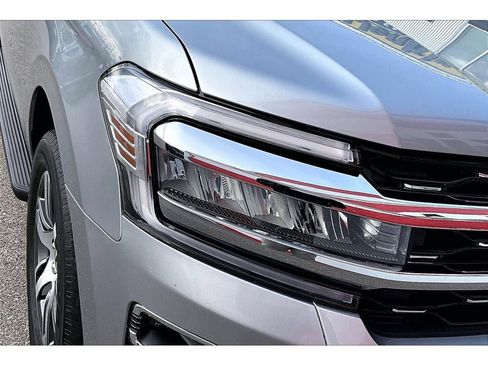 Used 2024 Ford Expedition Limited image 32