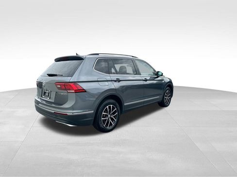 Used 2021 Volkswagen Tiguan SE w/ Panoramic Sunroof Package image 8
