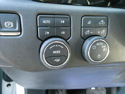 Certified 2025 Chevrolet Silverado 1500 LT image 24