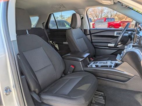 Used 2023 Ford Explorer XLT image 24