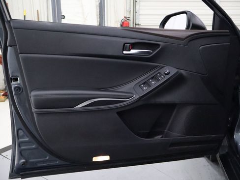 Used 2022 Toyota Avalon XLE image 13