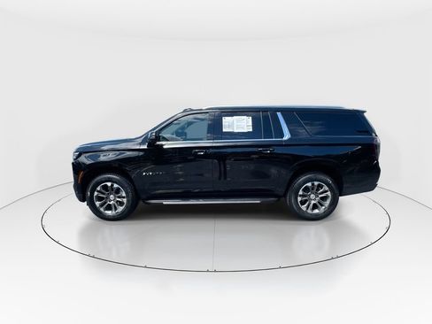 Used 2025 Chevrolet Suburban LT w/ Comfort Package AWD/4WD image 5