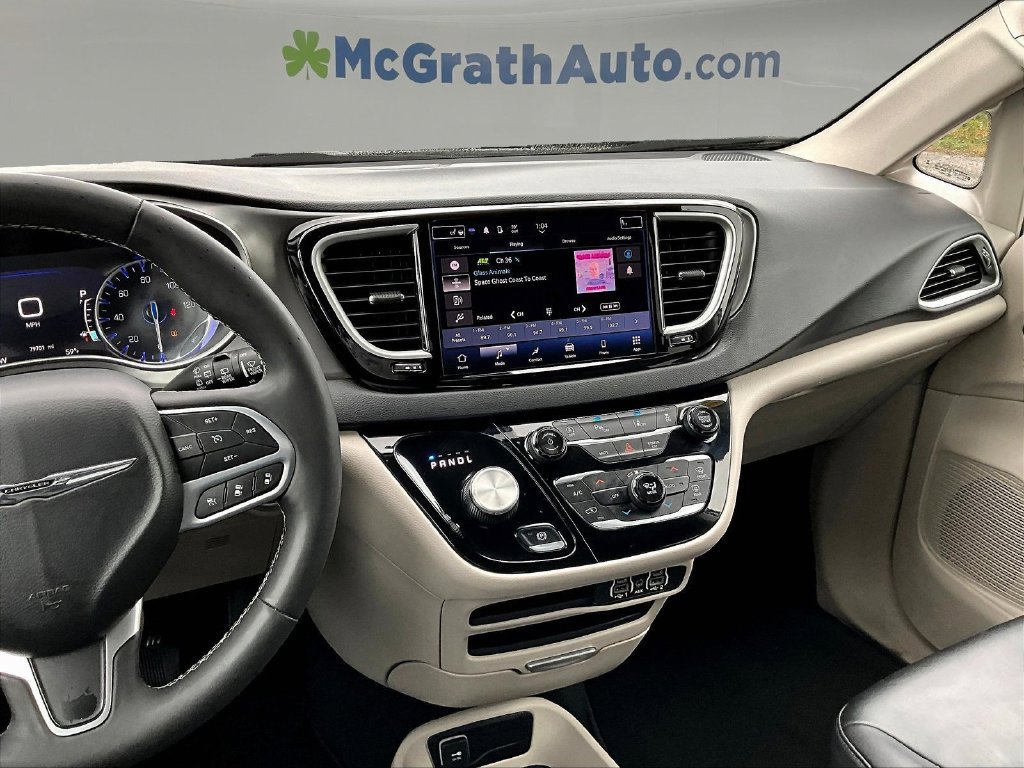 Used 2024 Chrysler Pacifica Touring-L FWD image 12