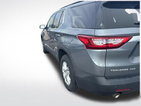 Used 2020 Chevrolet Traverse LT w/ Driver Confidence II Package AWD/4WD image 4