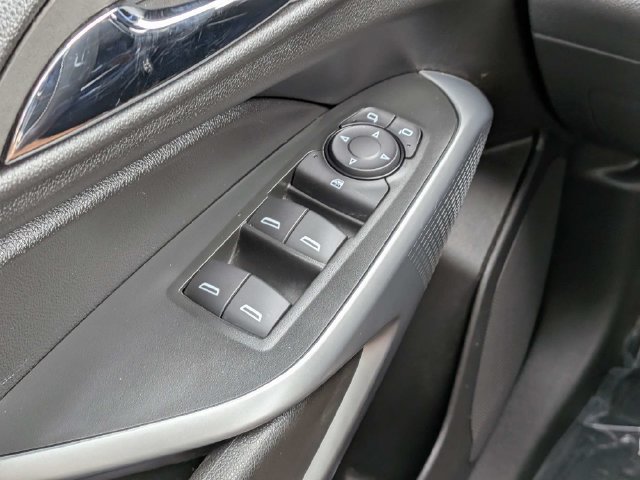 Used 2026 Chevrolet Trax LS w/ Driver Confidence Package FWD image 20