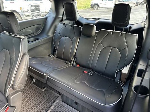 New 2026 Chrysler Pacifica Limited w/ S Appearance Package image 12