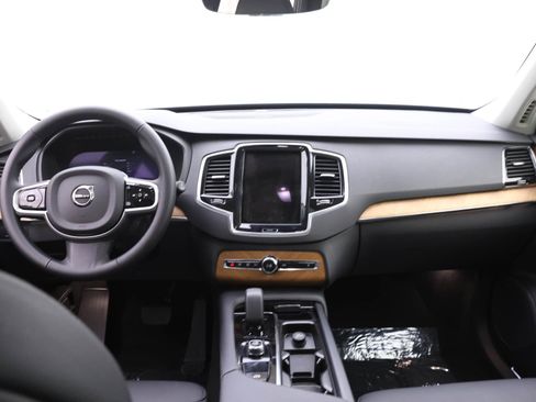 Used 2025 Volvo XC90 B6 Plus w/ Protection Package Premier AWD/4WD image 11