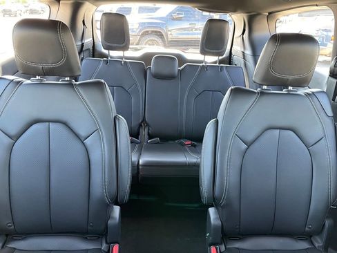 Used 2026 Chrysler Voyager LX FWD image 5