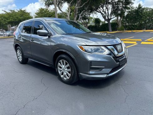 Used 2017 Nissan Rogue S image 4