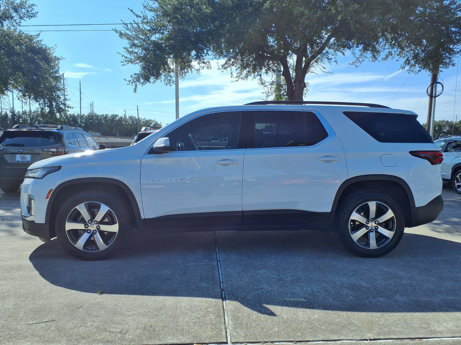Used 2022 Chevrolet Traverse LT w/ LT Premium Package FWD image 6