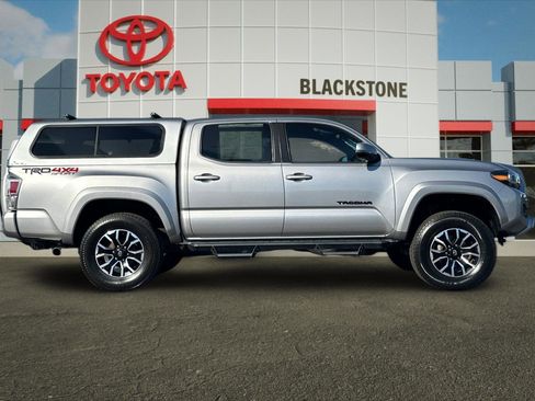 Used 2021 Toyota Tacoma TRD Sport image 2