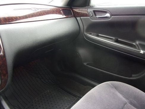 Used 2016 Chevrolet Impala LT FWD image 14