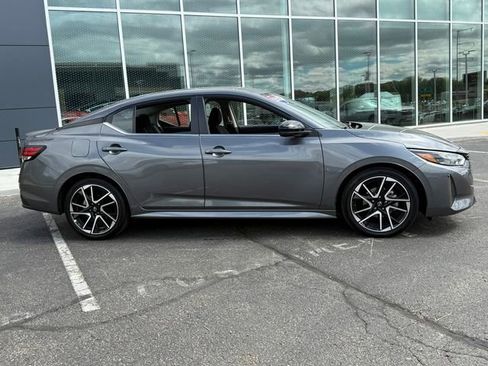 Certified 2025 Nissan Sentra SR FWD image 2