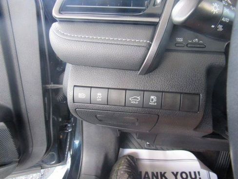Used 2019 Toyota Camry SE FWD image 17