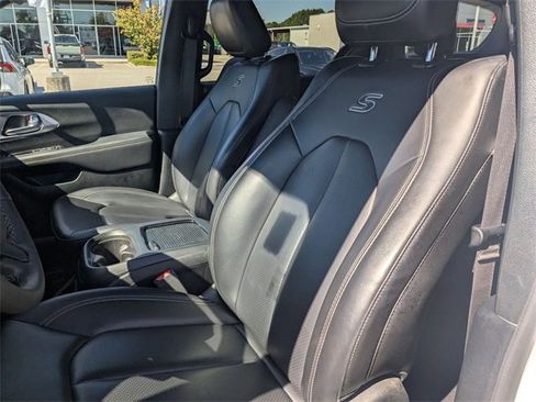 Used 2023 Chrysler Pacifica Touring-L w/ S Appearance Package image 14