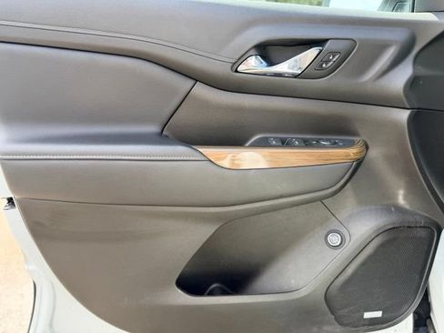 Used 2022 GMC Acadia SLE w/ Driver Convenience Package FWD image 20