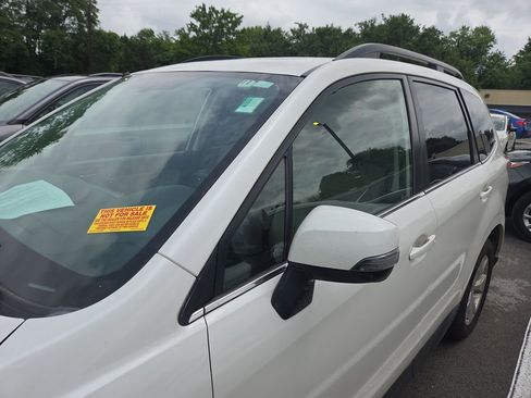 Used 2014 Subaru Forester 2.5i Touring AWD/4WD image 10