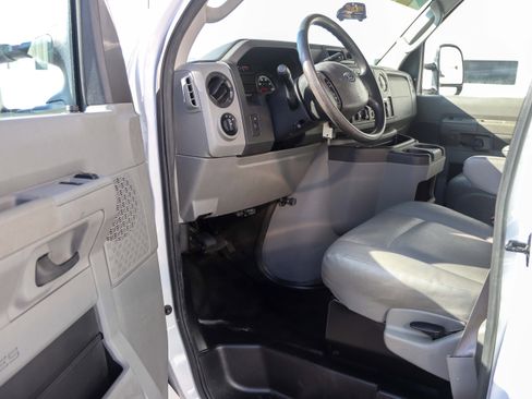 Used 2019 Ford E-350 and Econoline 350 Super Duty w/ Power Windows & Locks Group image 12