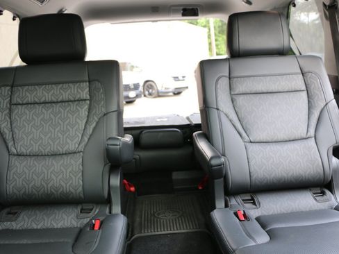 Used 2024 Toyota Sequoia Limited w/ Tow Technology Package AWD/4WD image 30