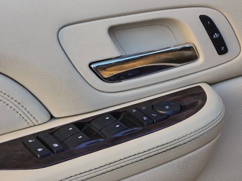 Used 2007 Cadillac Escalade EXT Base AWD 4dr Crew Cab SB w/ Information Package image 56