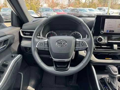 Used 2024 Toyota Highlander XSE image 20