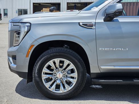 Used 2025 GMC Yukon XL Denali AWD/4WD image 9