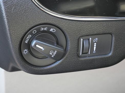 Used 2017 Dodge Grand Caravan SXT image 21