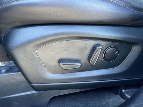 Used 2022 Ford Explorer XLT w/ Equipment Group 202A image 14