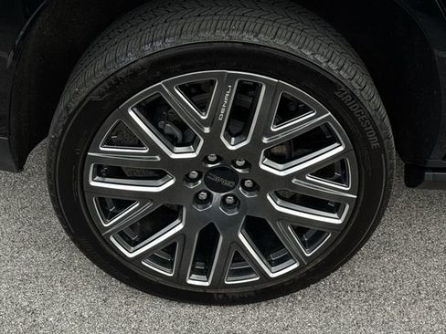 Used 2025 GMC Yukon Denali Ultimate w/ LPO, Floor Liner Package AWD/4WD image 34