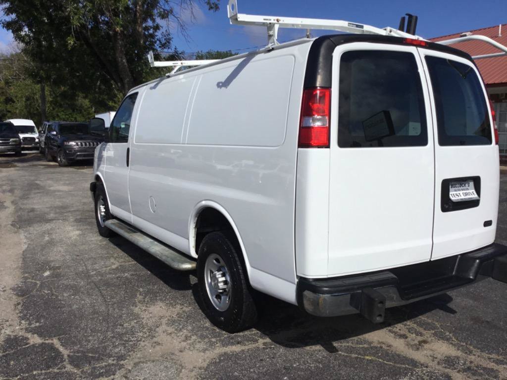 Used 2021 Chevrolet Express 2500 w/ Driver Convenience Package RWD image 4