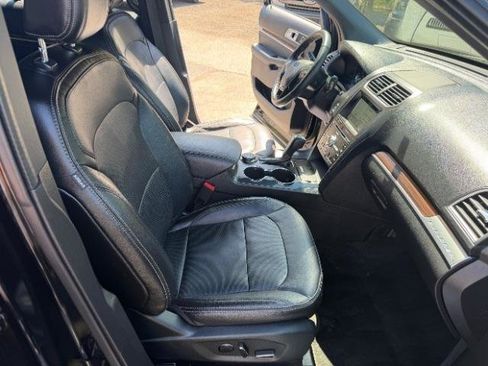 Used 2018 Ford Explorer Limited image 37