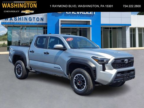 Used 2024 Toyota Tacoma TRD Off-Road AWD/4WD image 1