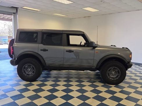 Used 2024 Ford Bronco Badlands image 9