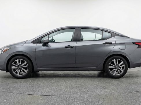 Used 2025 Nissan Versa SV FWD image 5
