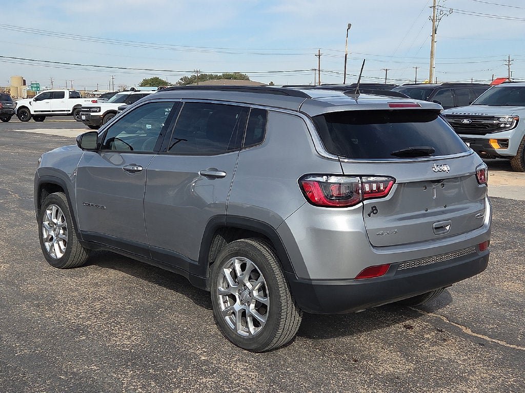Used 2024 Jeep Compass Latitude AWD/4WD image 3