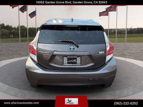 Used 2015 Toyota Prius C One image 7