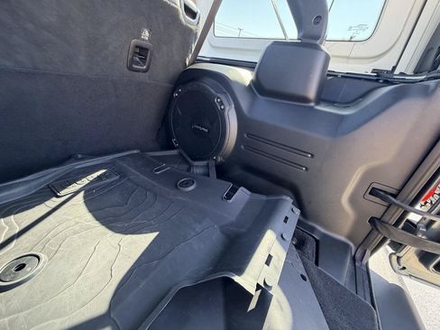 Used 2025 Jeep Wrangler Unlimited Rubicon AWD/4WD image 38
