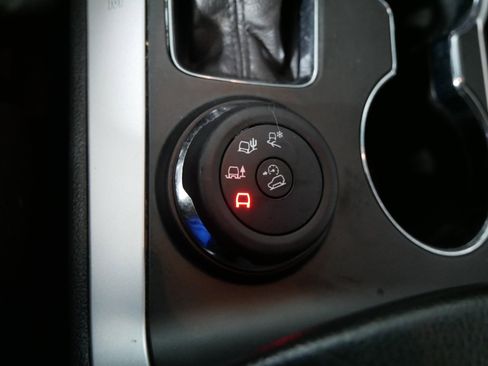 Used 2015 Ford Explorer XLT w/ Equipment Group 202B AWD/4WD image 29