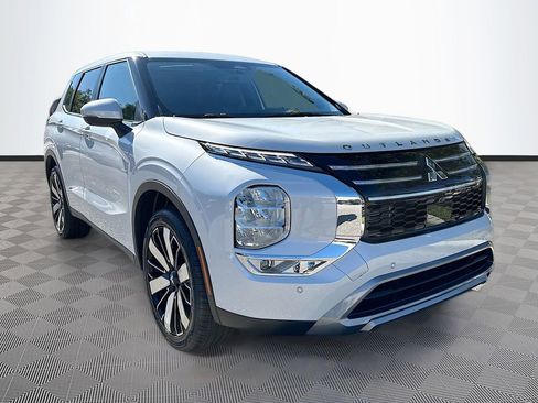 New 2026 Mitsubishi Outlander SE image 3