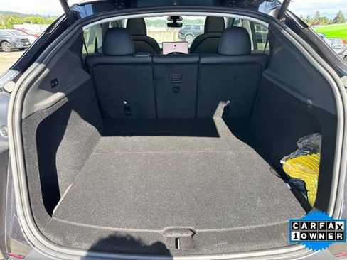 Used 2026 Tesla Model Y 2WD image 9