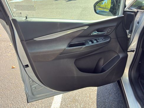 Used 2023 Chevrolet Bolt LT FWD image 18