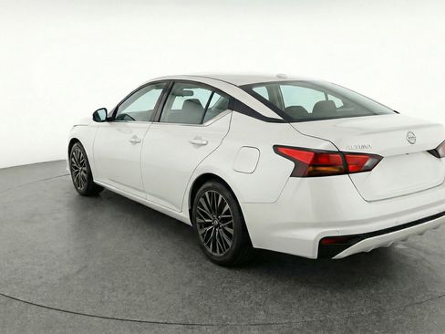 Used 2025 Nissan Altima 2.5 SV image 6