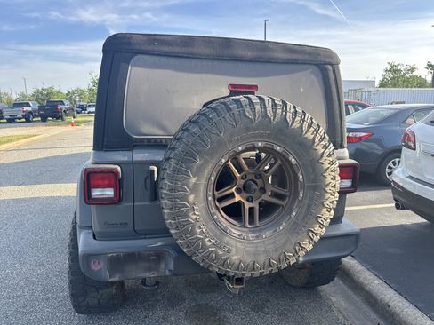 Used 2021 Jeep Wrangler Willys AWD/4WD image 9