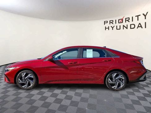 Used 2024 Hyundai Elantra SEL w/ Convenience Package FWD image 7